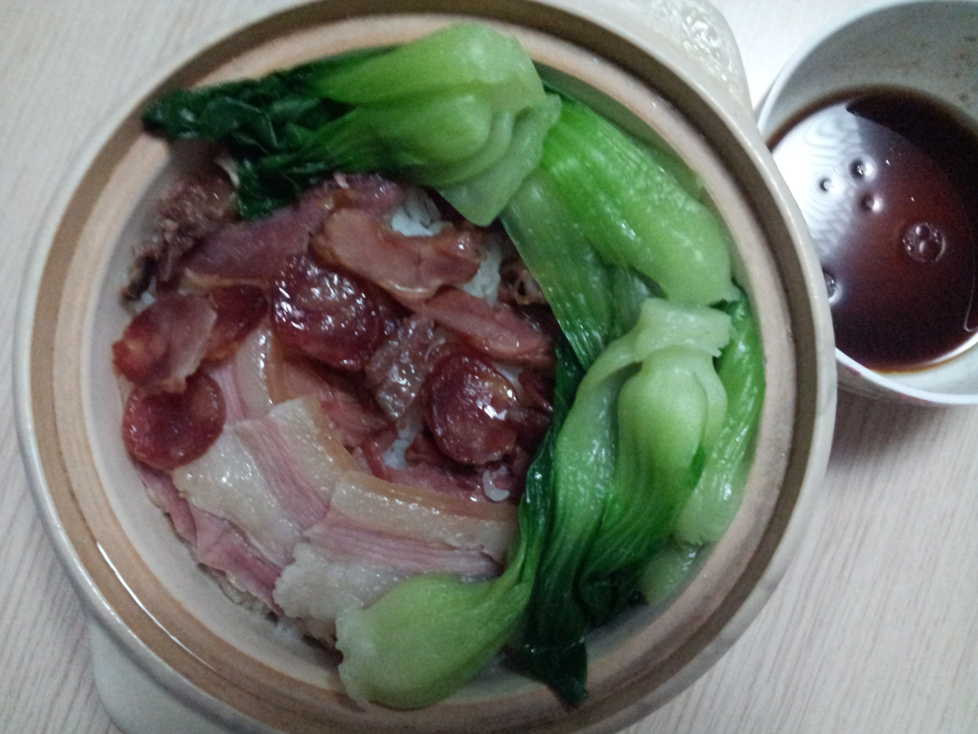 腊肠煲仔饭