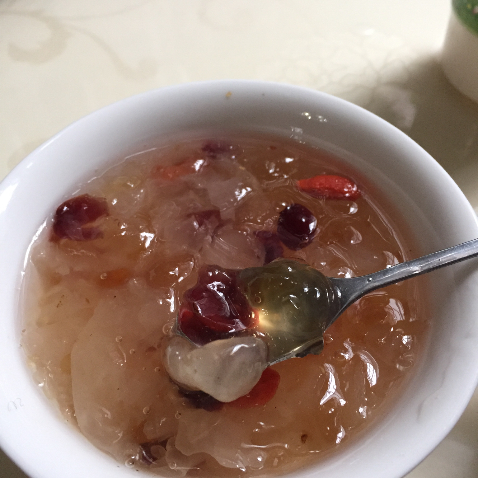 皂角米桃胶炖银耳糖水