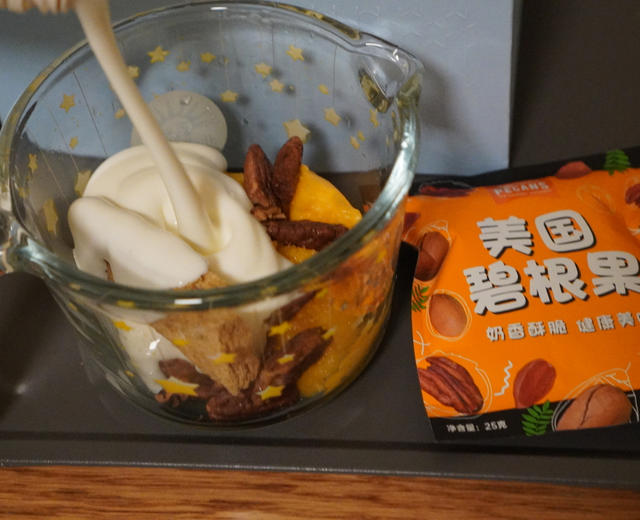 黄桃碧根果麦片酸奶的做法
