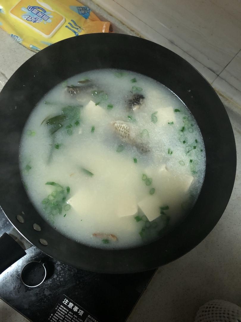 鲫鱼豆腐汤