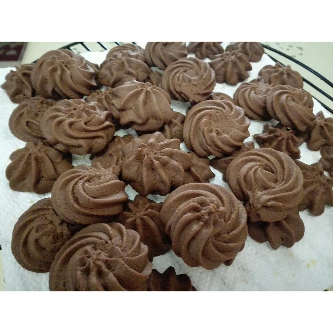 挤花毫无压力的巧克力曲奇