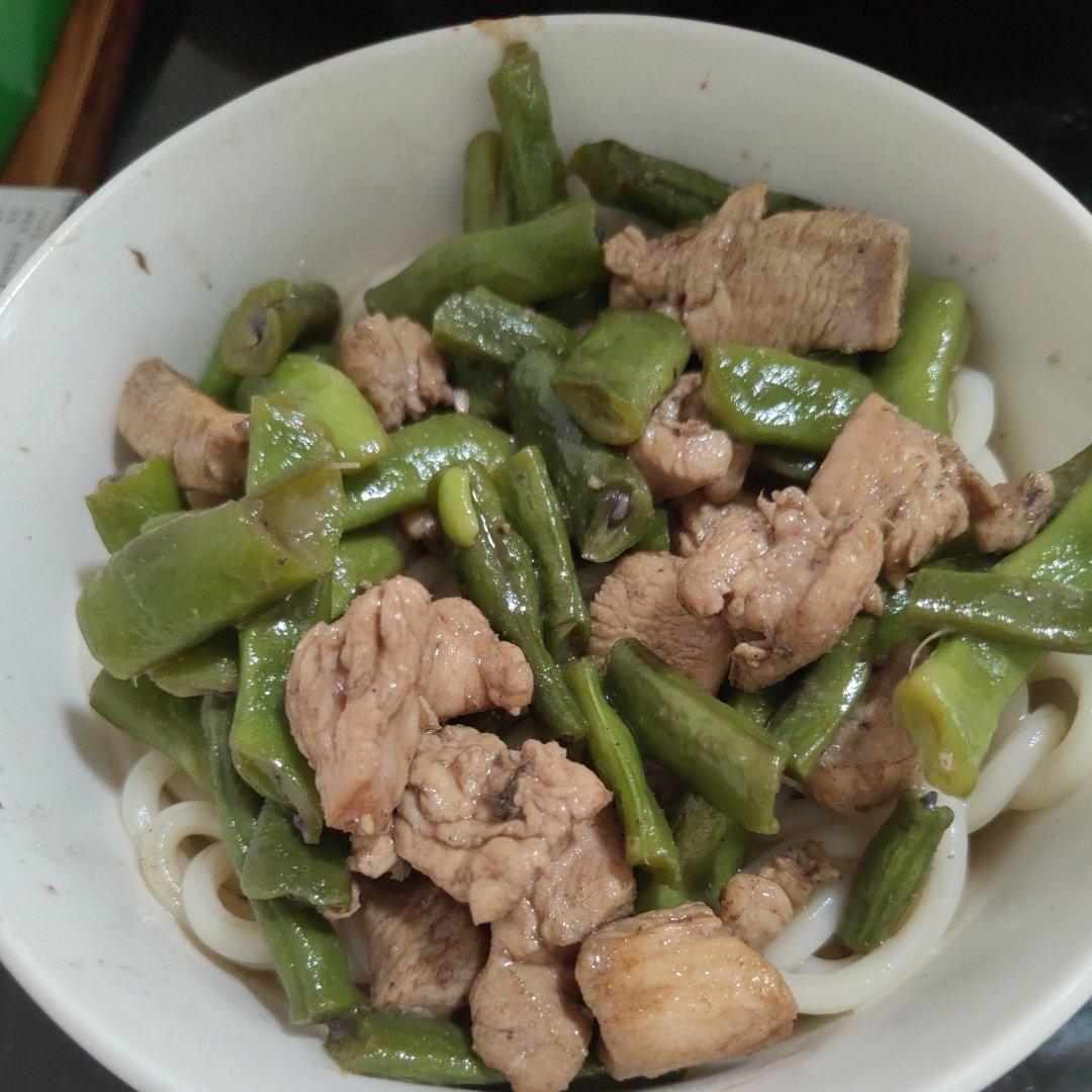 豆角肉丁卤拌面条