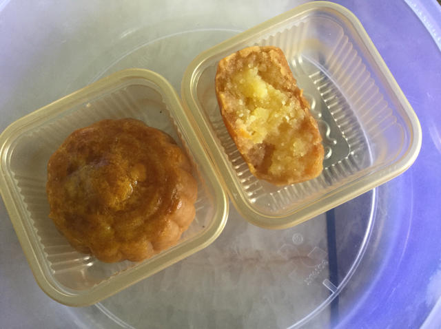 广式月饼—蛋黄莲蓉月饼