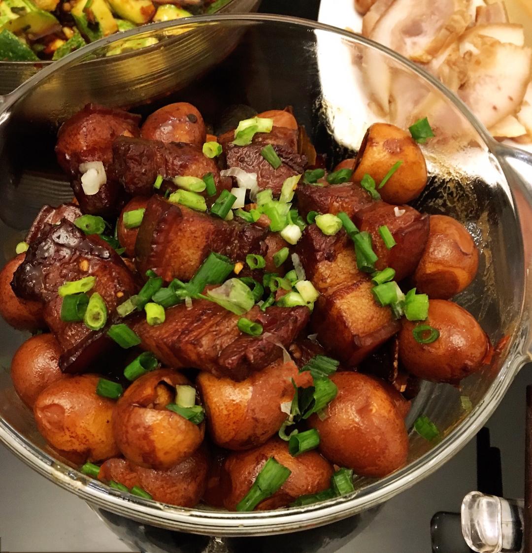 加了鹌鹑蛋后，这盘红烧肉，美味的逆天啦——鹌鹑蛋烧肉（孔瑶食谱）