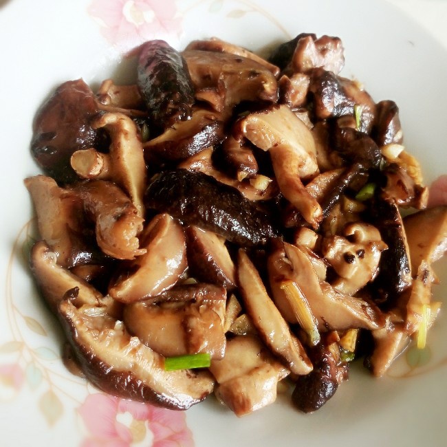 妃—做的素炒香菇