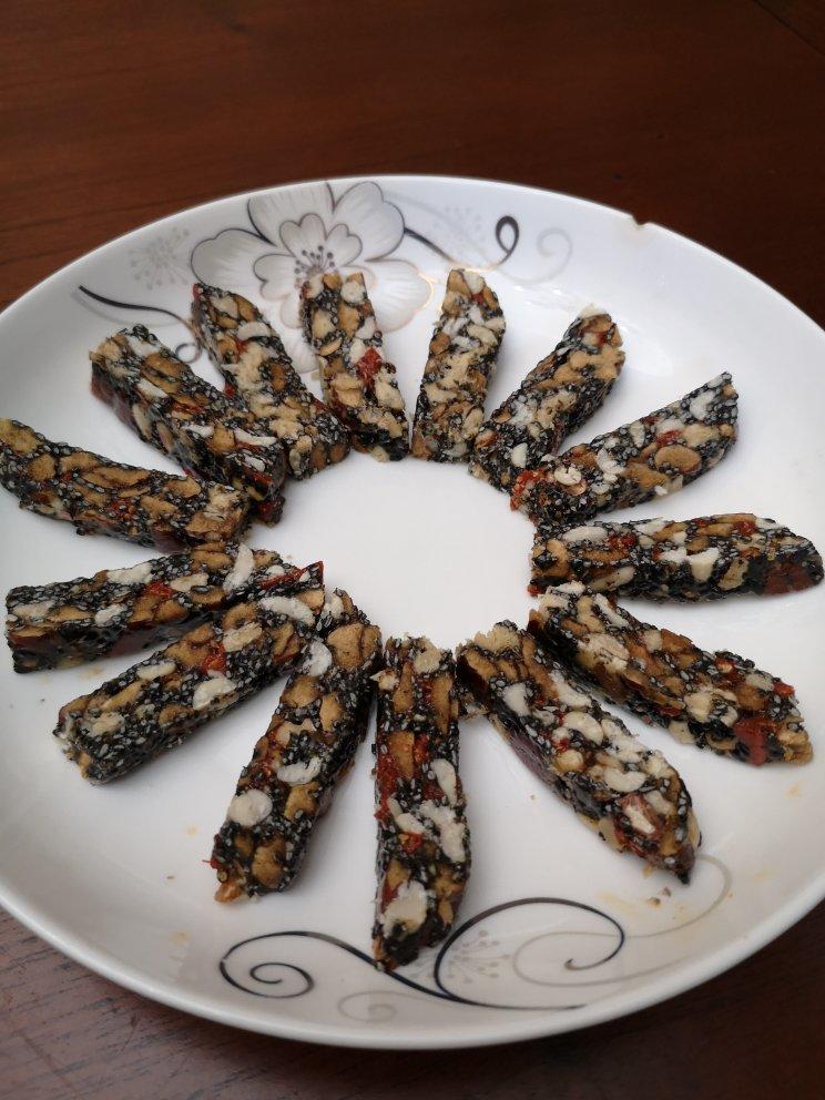 黑芝麻红枣核桃糕