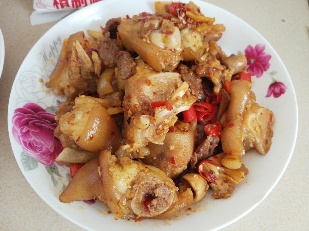 爆炒猪脚的做法