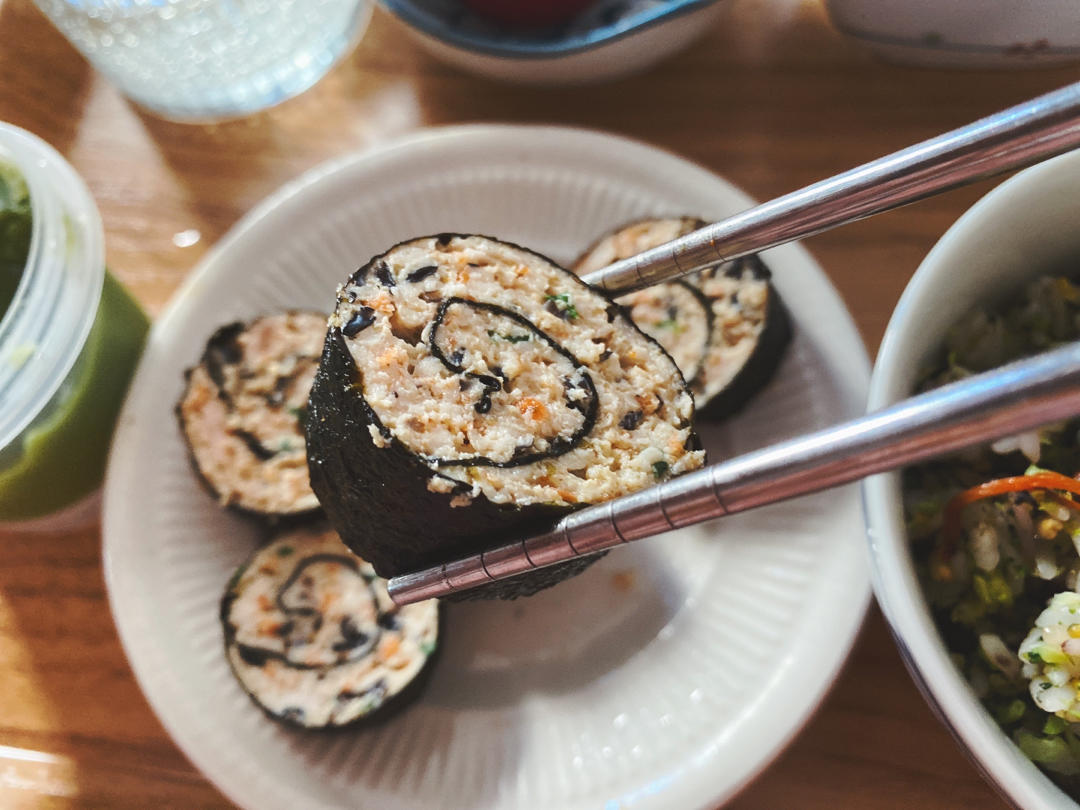 减脂鸡胸肉海苔卷
