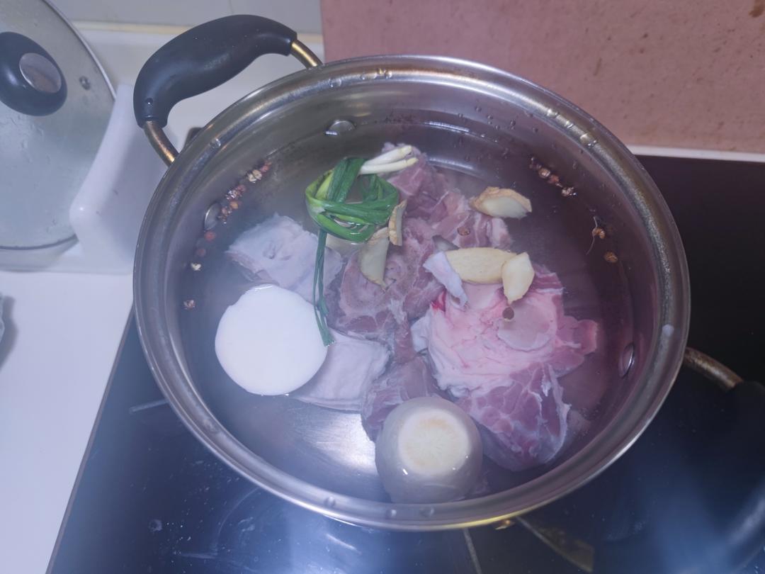 红烧羊肉煲