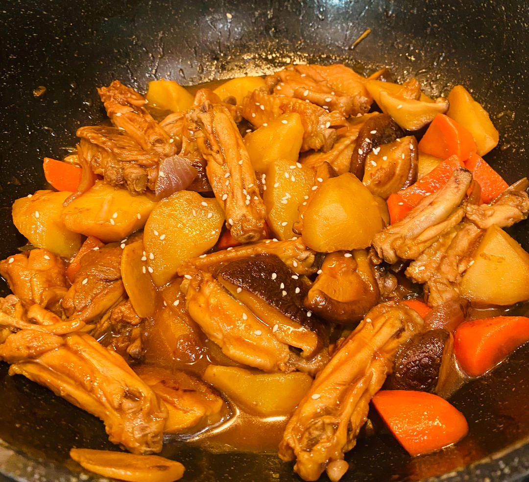 巨下饭的鲜虾鸡翅玉米煲
