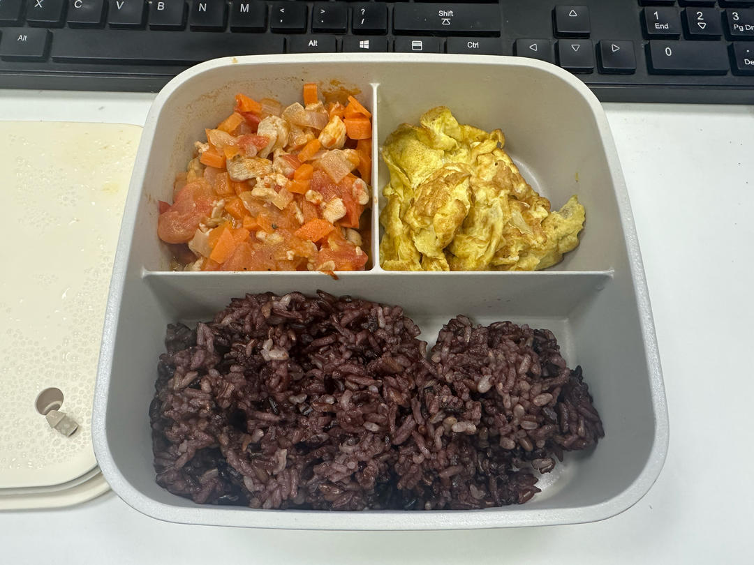 番茄鸡肉酱蛋包饭