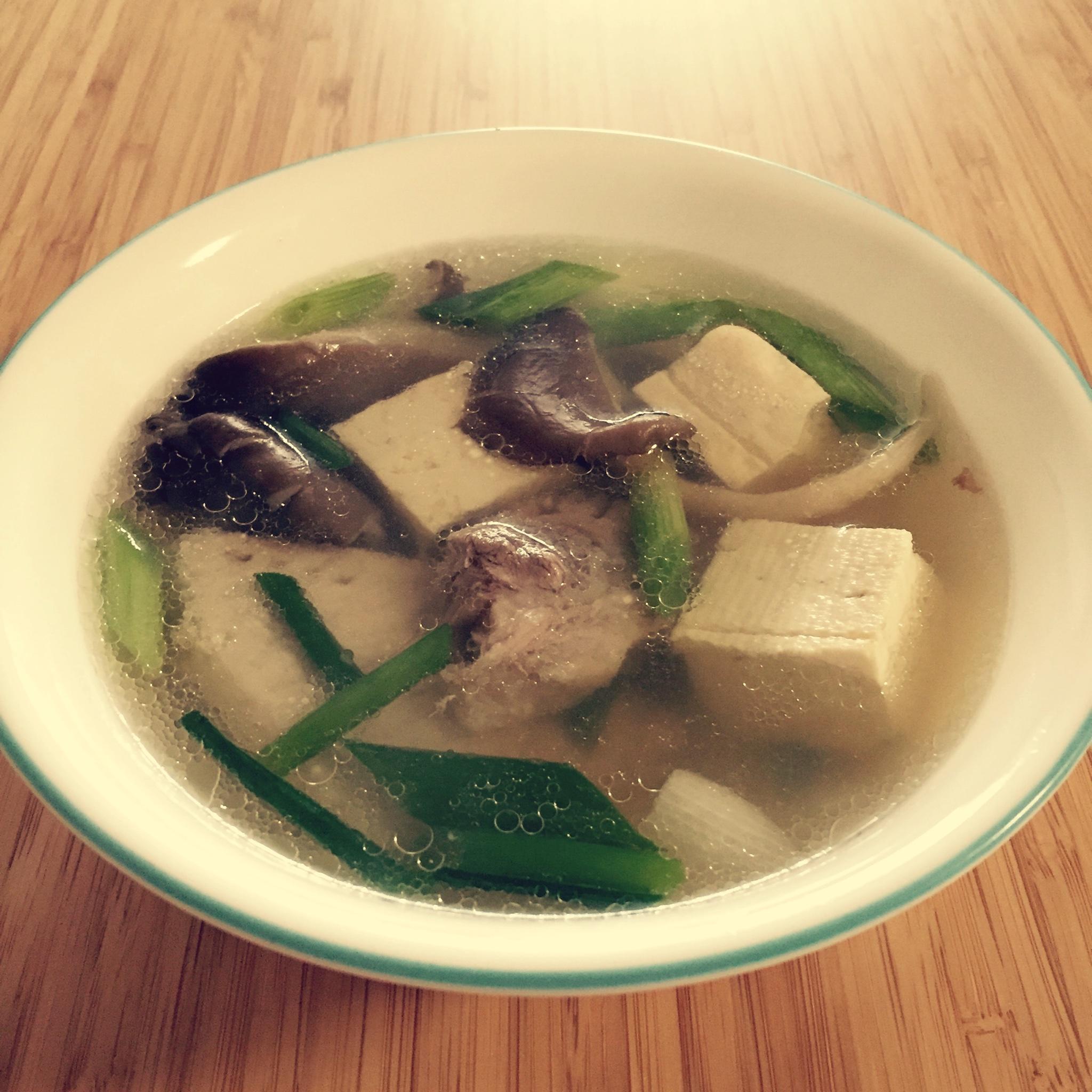 平菇猪骨豆腐汤