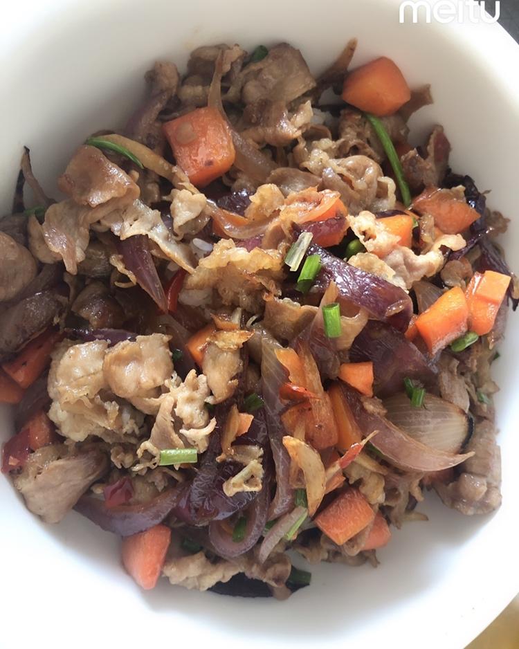 洋葱肥牛饭