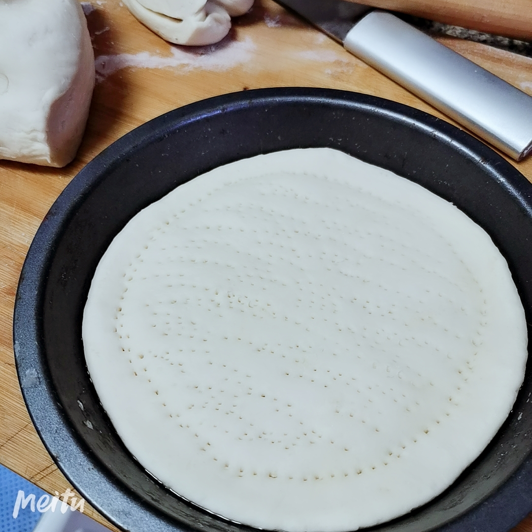 披萨（内附披萨胚的做法）在家做出饼皮软嫩，超拉丝披萨的做法 步骤3