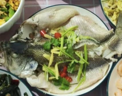 10分钟做 清蒸鲈鱼 （附切鱼图解）