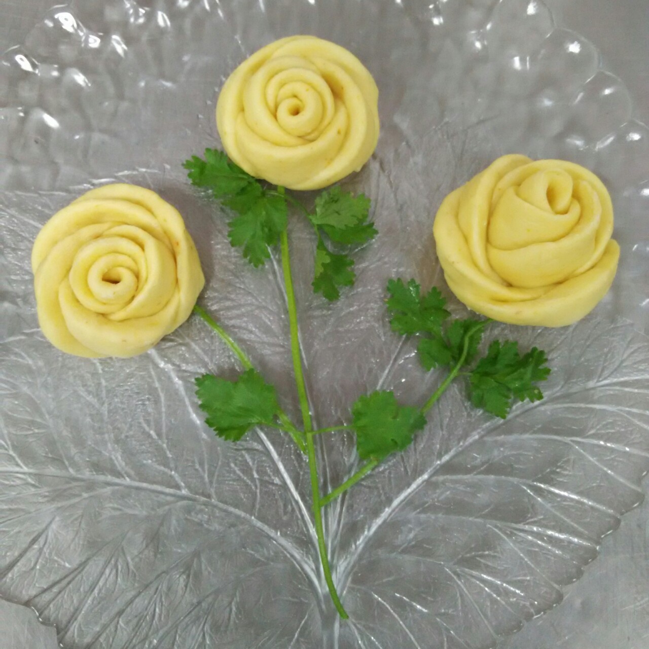 黄玫瑰花卷