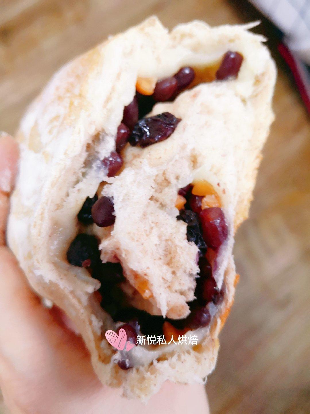 红豆/肉松麻薯软欧面包+石榴茶【曼食慢语】
