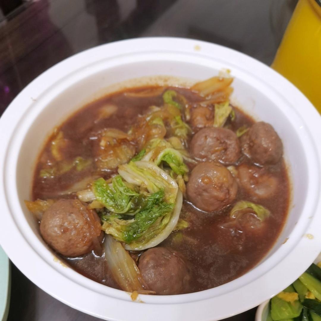 白菜牛肉丸红薯粉煲
