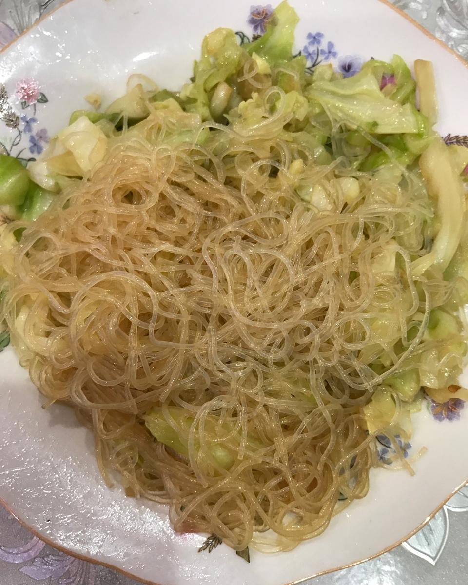 卷心菜炒粉丝 Glass noodles with Cabbage