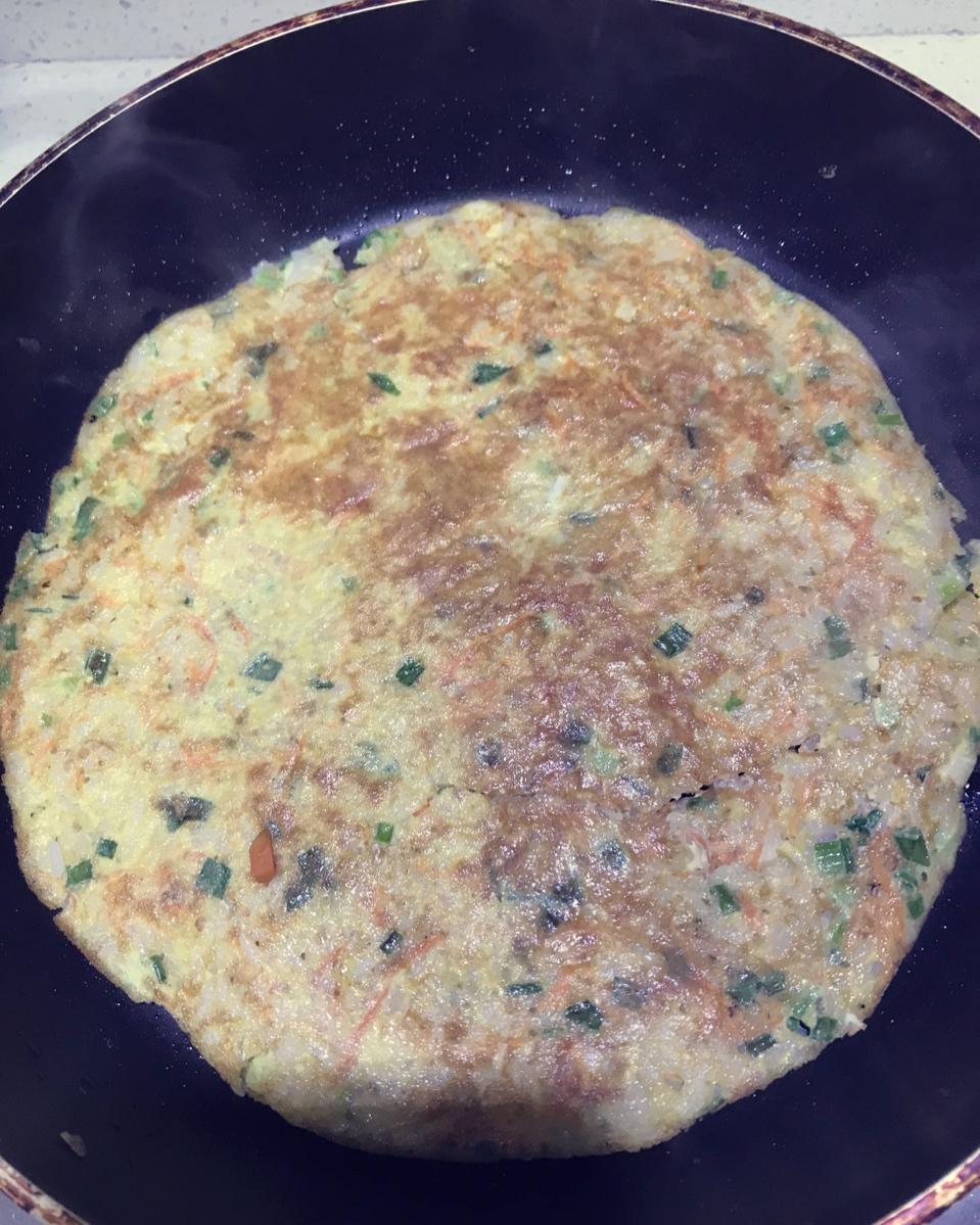 米饭蛋饼（剩米饭煎蛋饼）