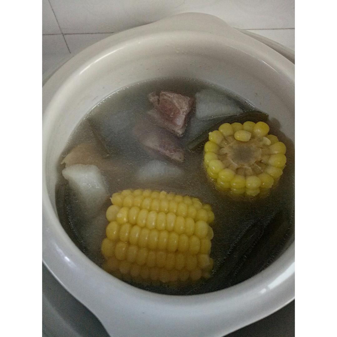 山药玉米排骨汤