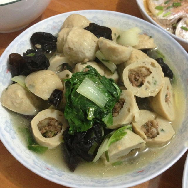 丹丹工作室做的白菜木耳烩鱼丸