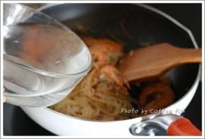 咖喱粉丝虾的做法 步骤10