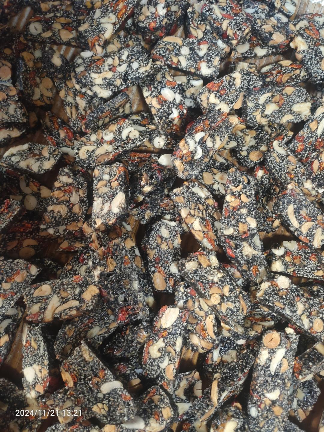 枸杞核桃花生黑芝麻片