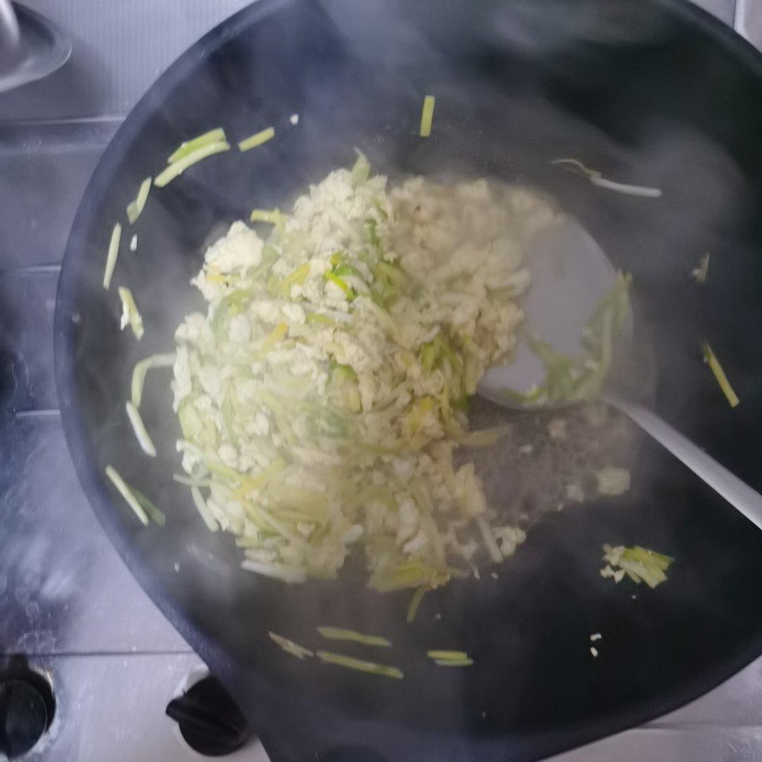 蒜苗（韭黄）炒鸡蛋