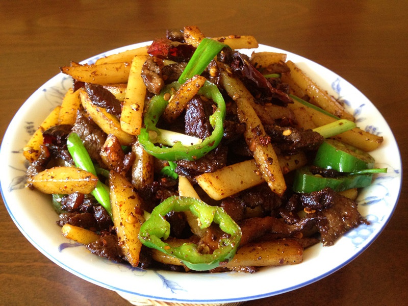 大梨奀做的干锅土豆牛肉条