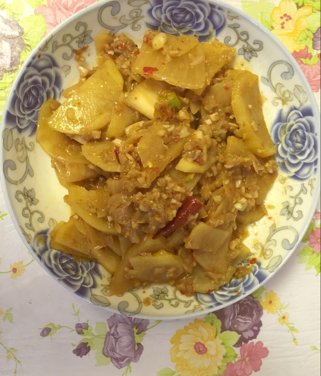 辣白菜炒土豆片