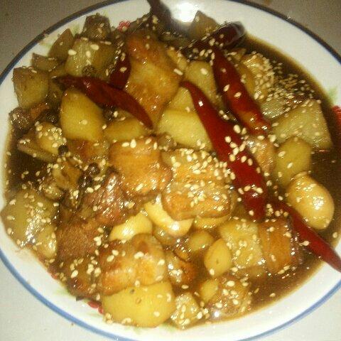 红烧肉炖土豆