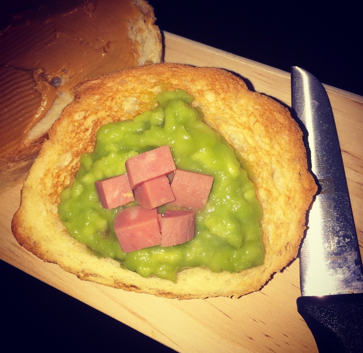 牛油果酱抹面包