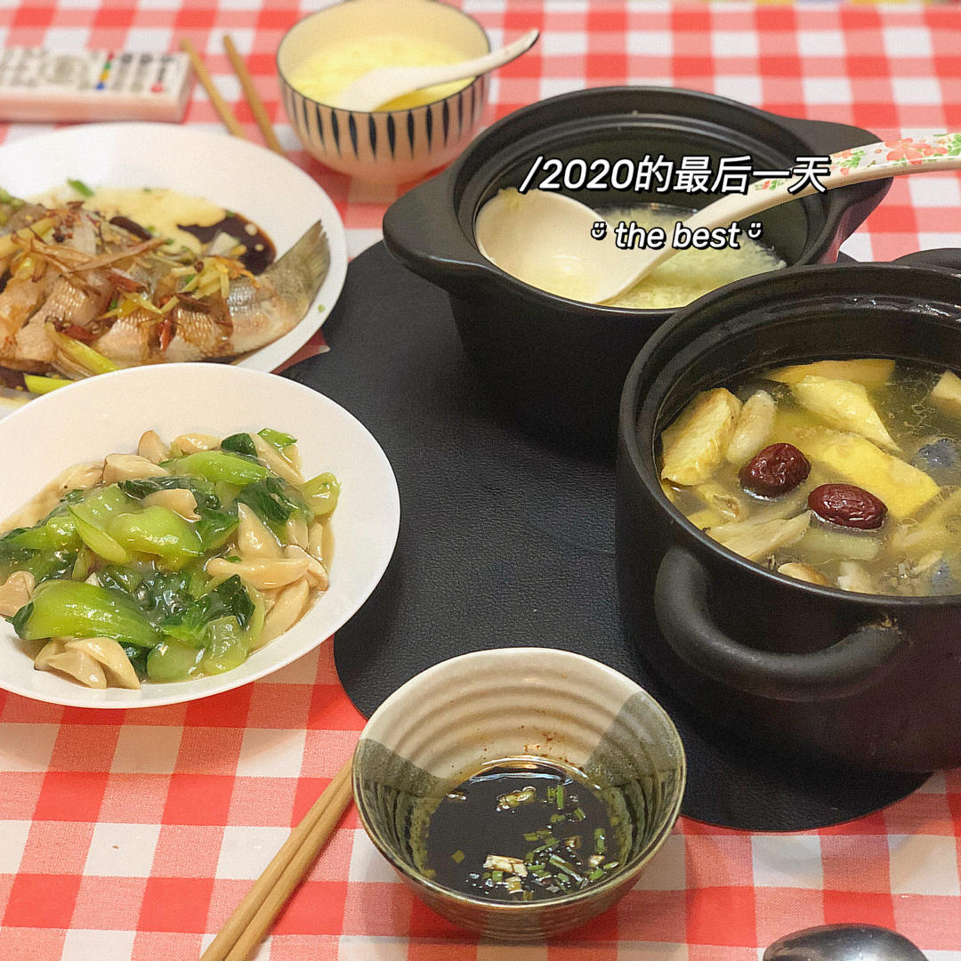 久煮不柴，汤汁金黄！笋松茸乌鸡汤