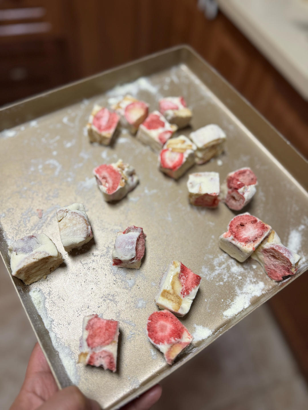 草莓坚果雪花酥