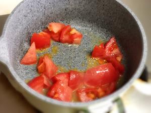 超好吃的🍅西红柿浓汤泡面的做法 步骤1