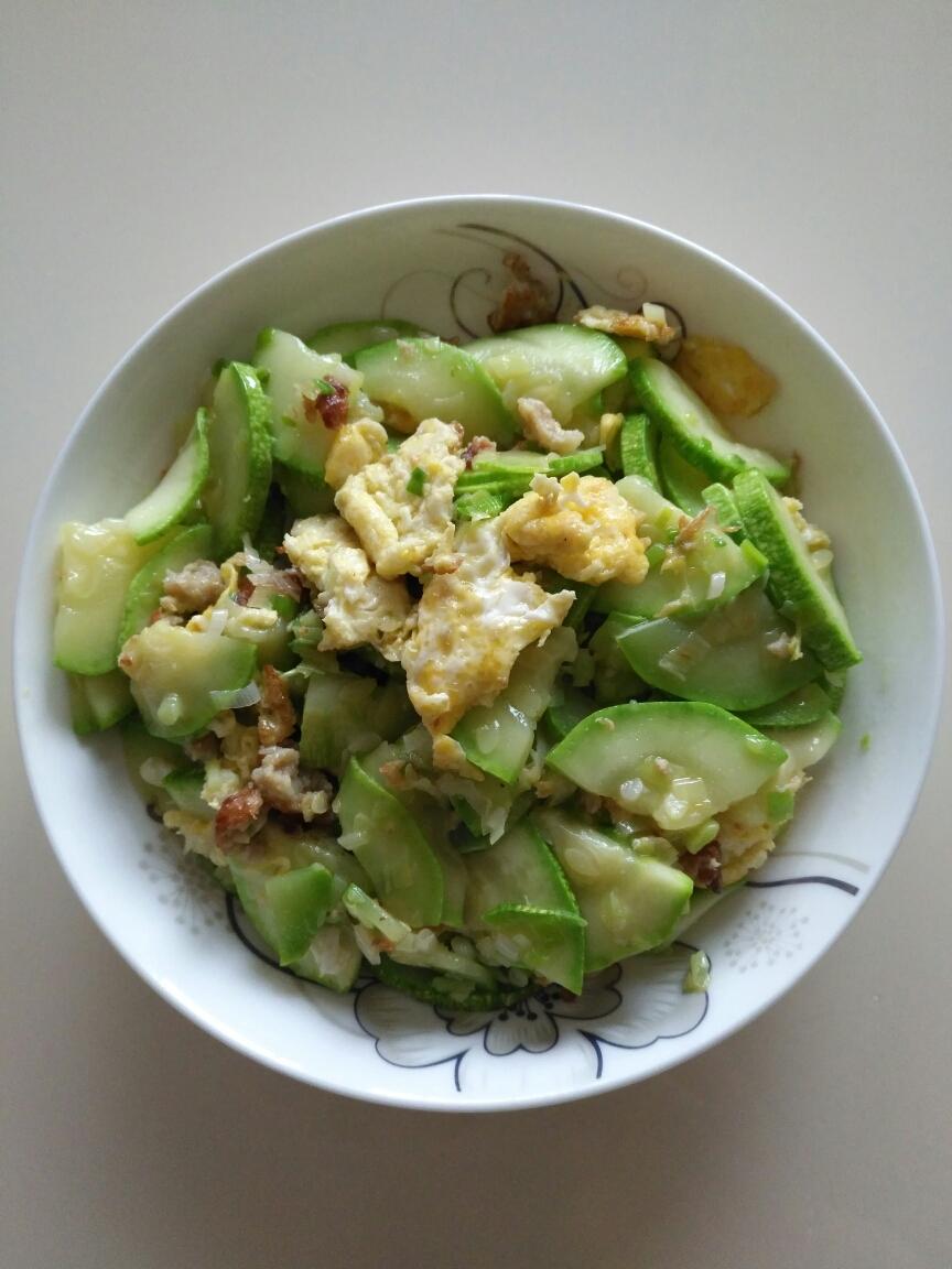 西葫芦炒鸡蛋的做法