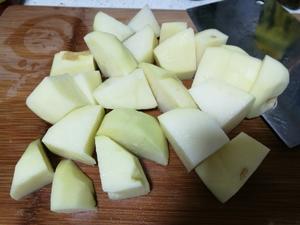 土豆烧肥肠的做法 步骤7