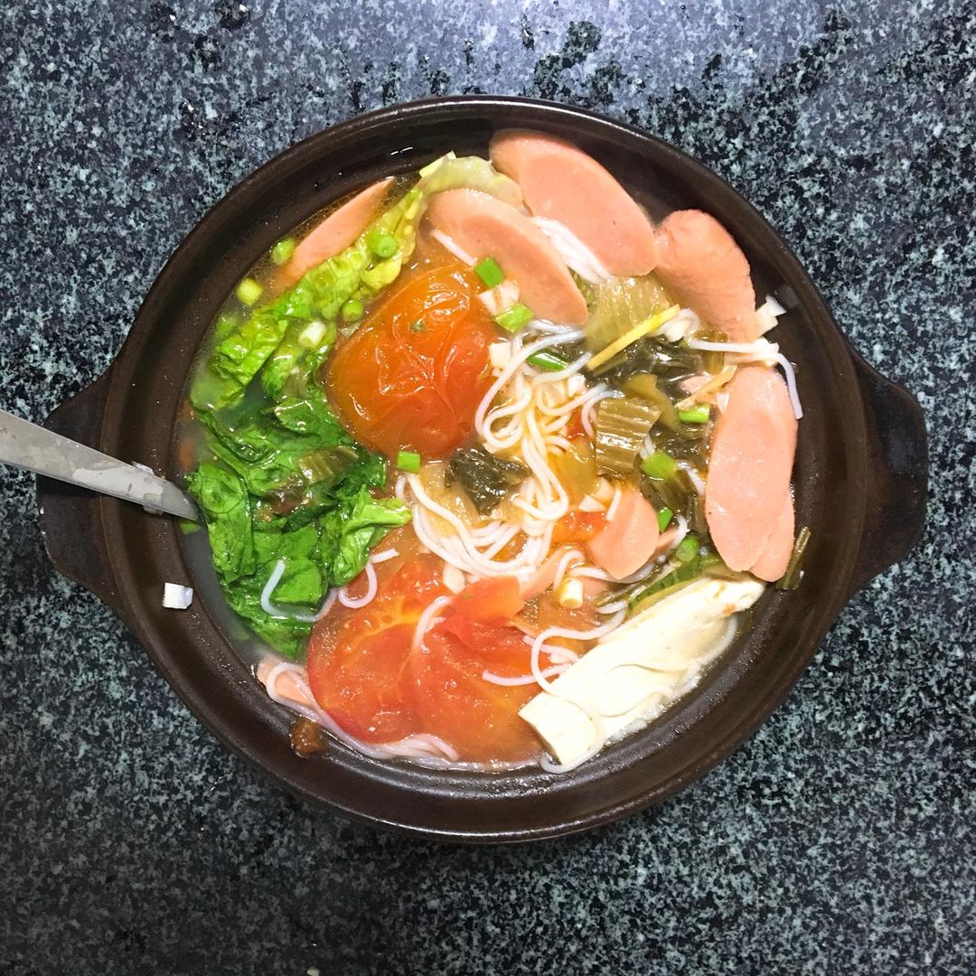 三鲜砂锅米线