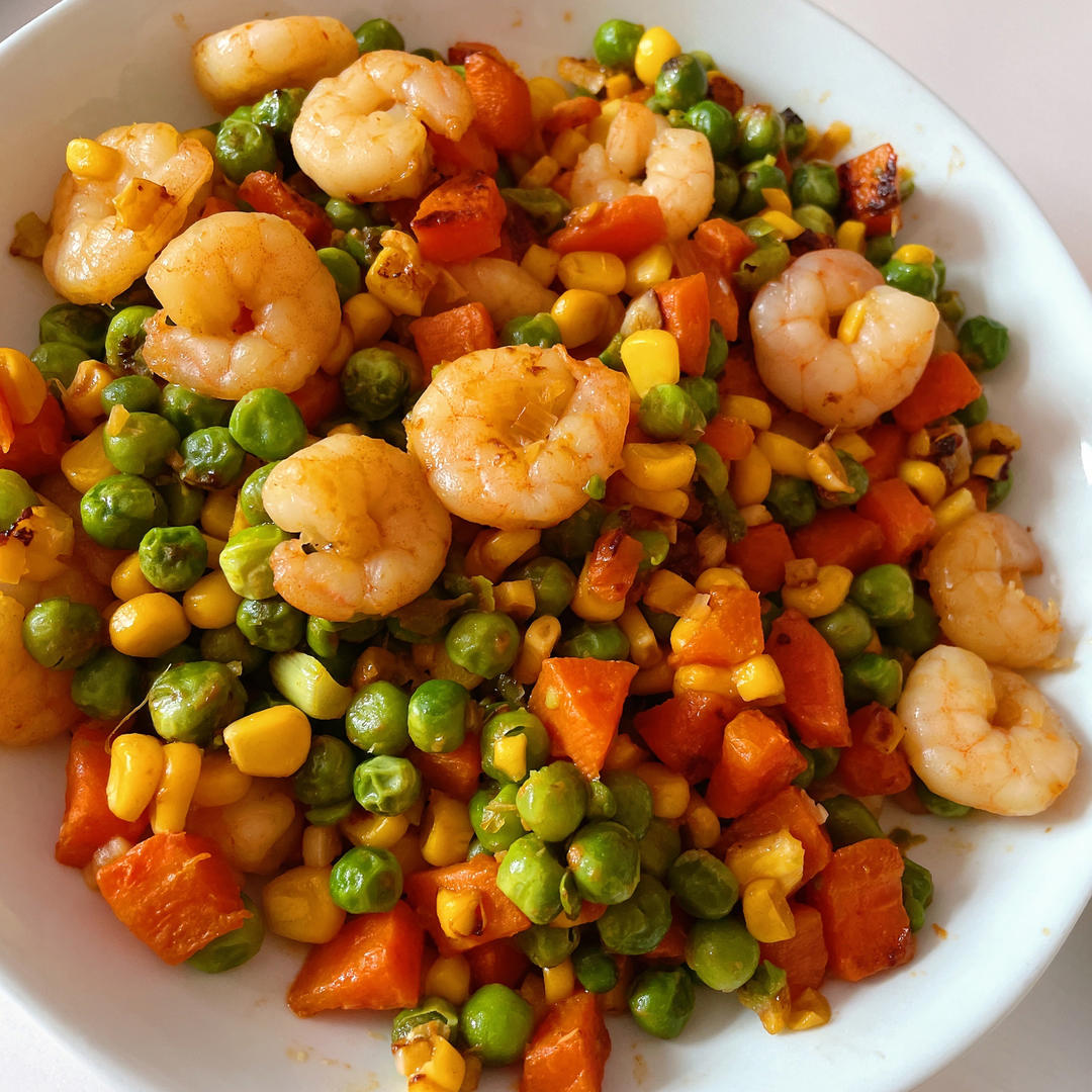 青豆，胡萝卜，玉米炒虾仁。