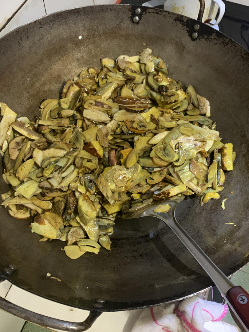 炒野生菌（牛肝菌）