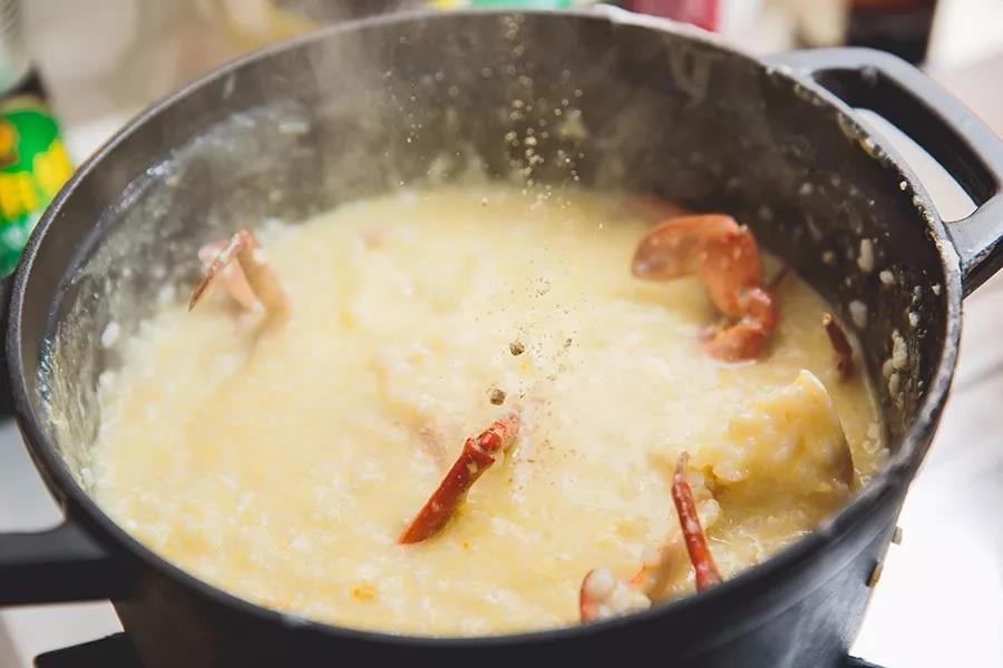 一锅满足的广式蟹粥，附快速煮粥技巧的做法 步骤28