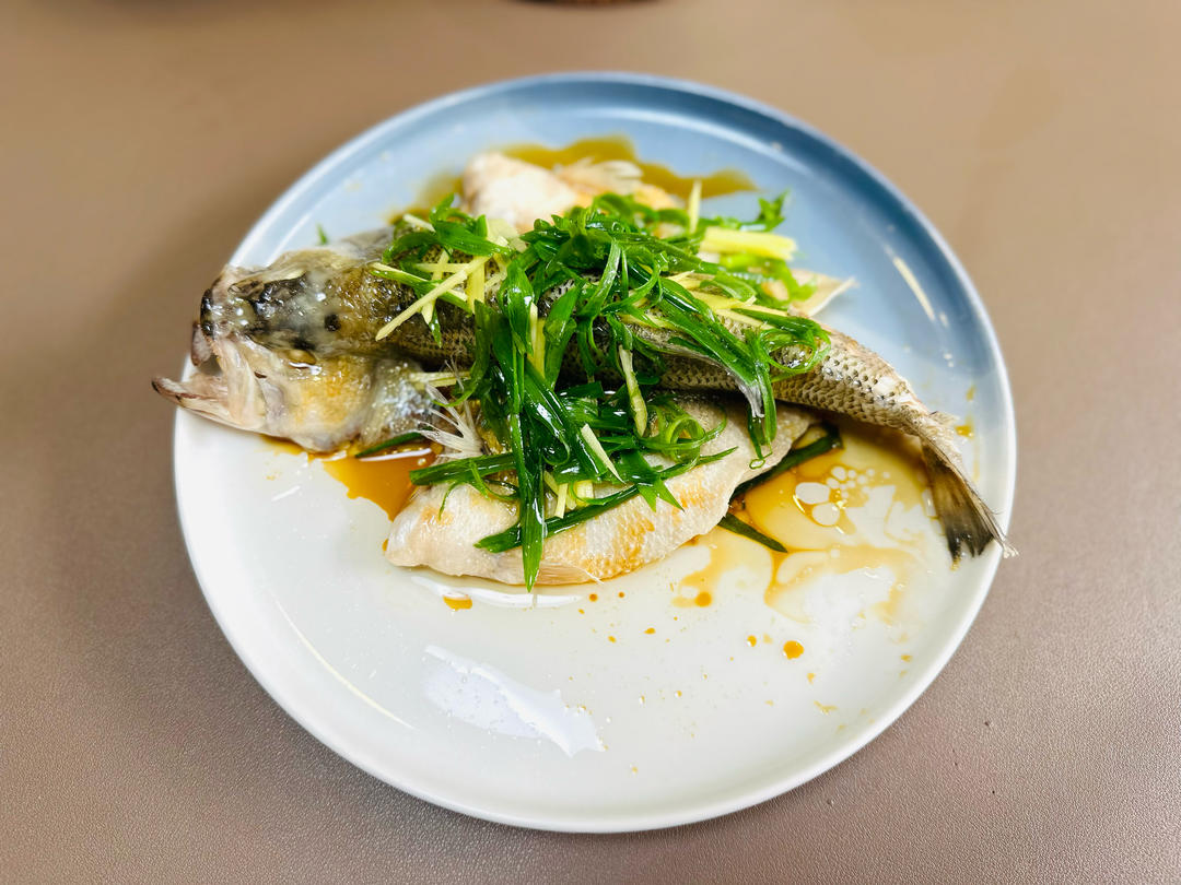 10分钟做 清蒸鲈鱼 （附切鱼图解）