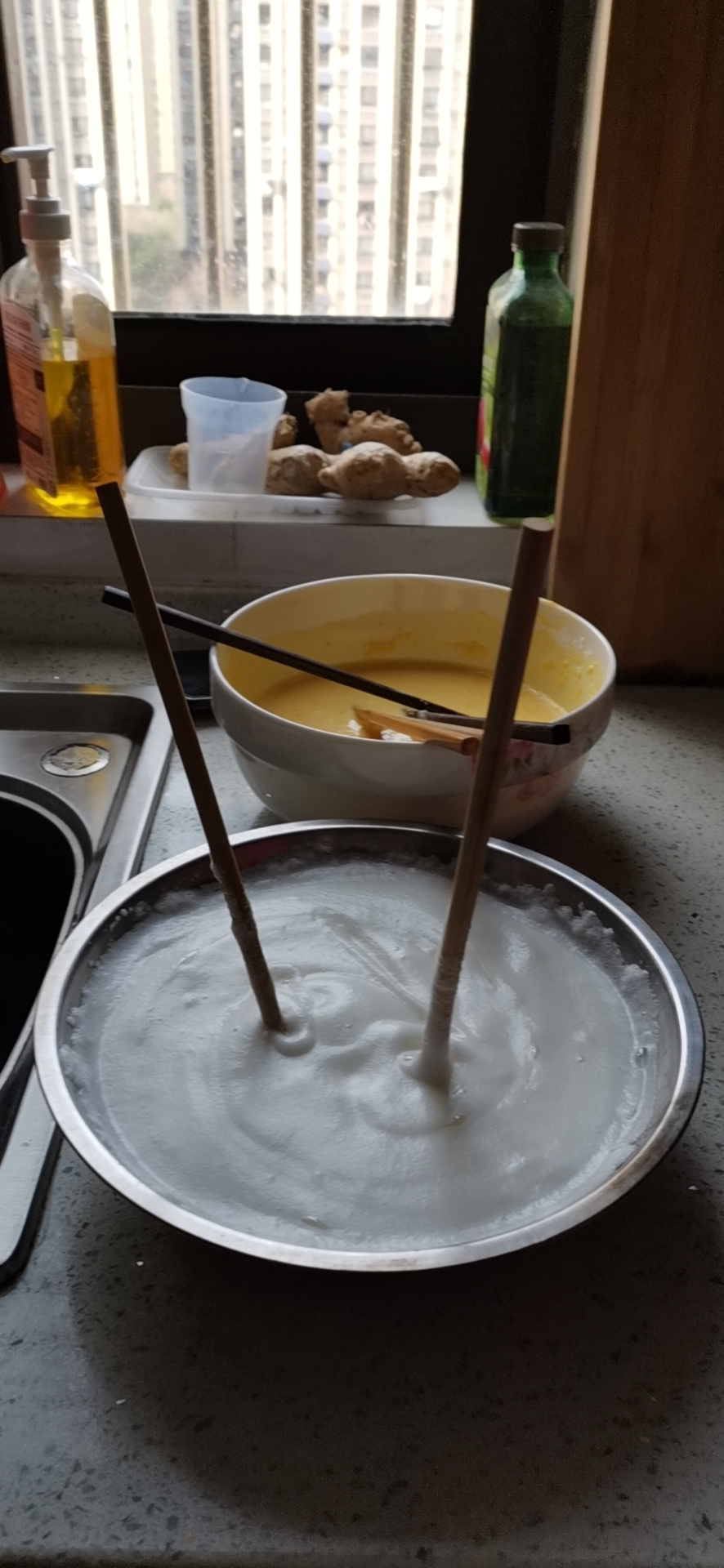 简单，制作电饭锅蛋糕🍰的做法 步骤2