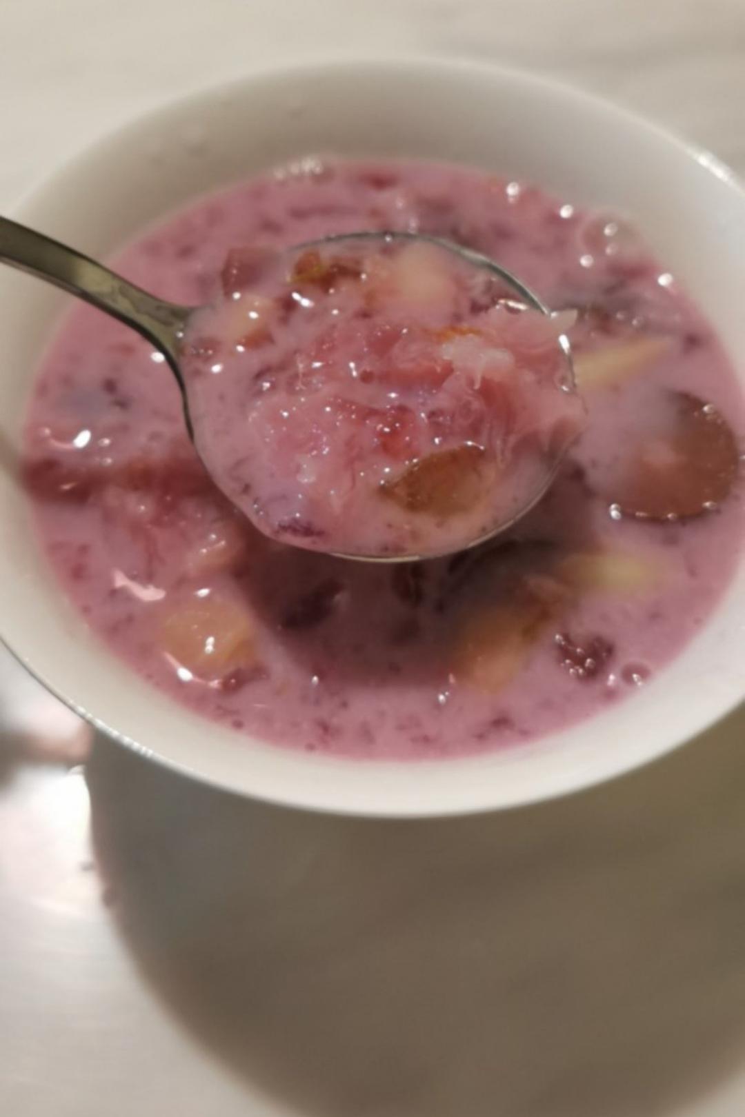 桃胶银耳紫薯羹