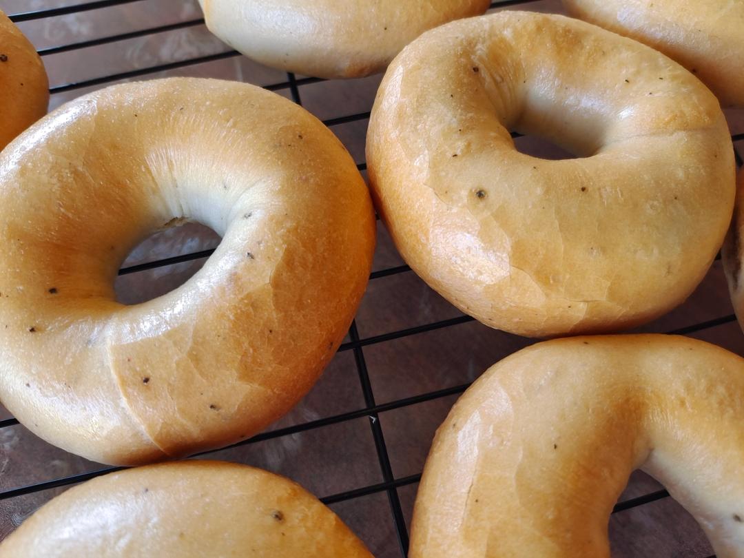 『黑椒芝士牛丸贝果』