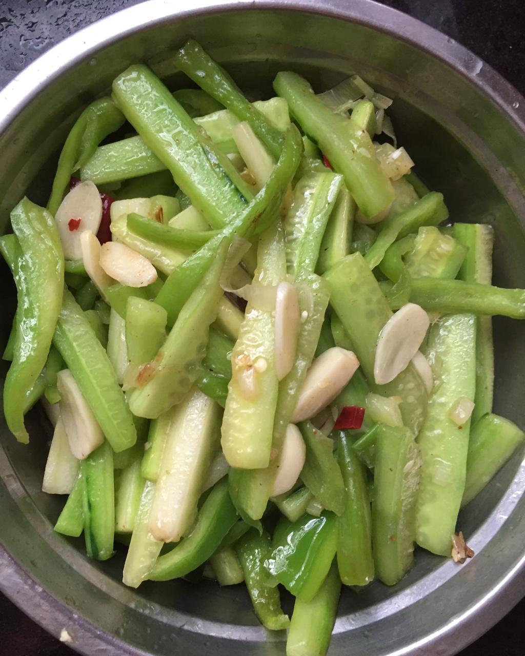 七色堇99做的炝炒黄瓜条