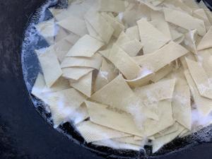 尖椒干豆皮（盖不盖饭都行）的做法 步骤2