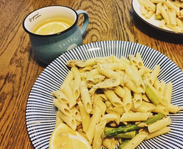 蘑菇芦笋金枪鱼通心粉的做法