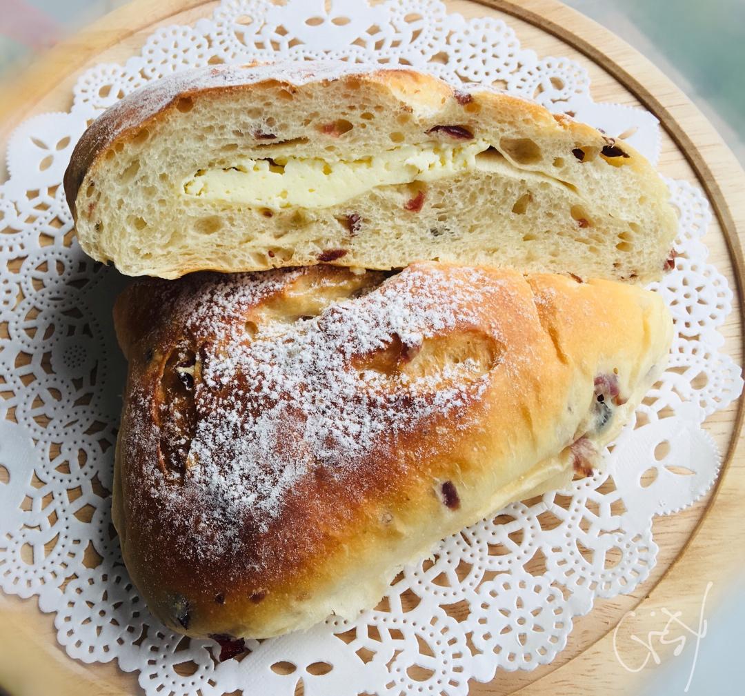 奶酪馅儿蔓越莓面包